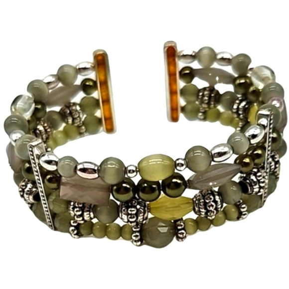 🩵 Glass and mixed material cream beaded cuff bracelet - Picture 4 of 11